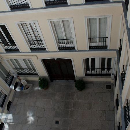 Hostal Yolanda Madrid Eksteriør billede