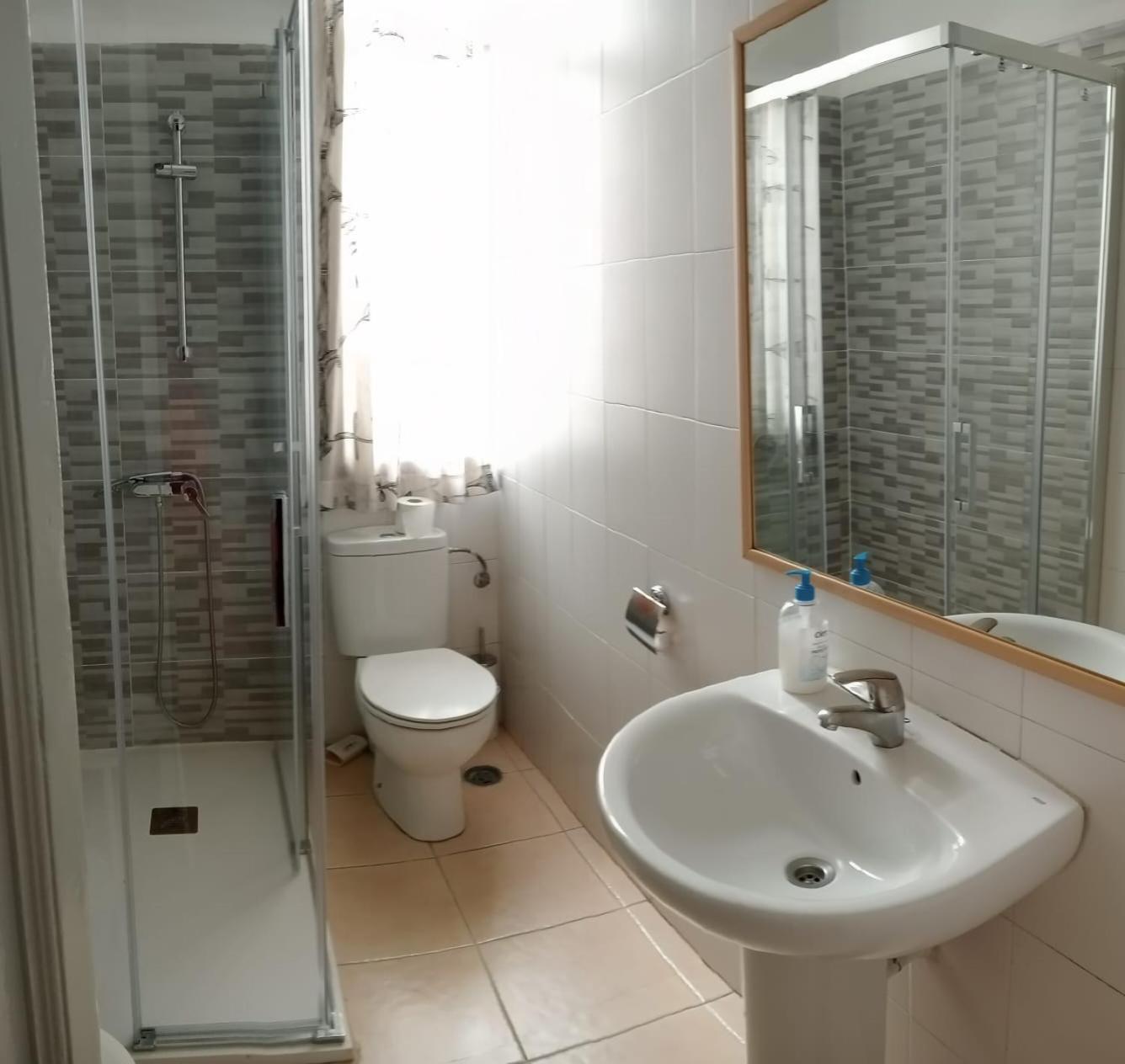 Hostal Yolanda Madrid Eksteriør billede