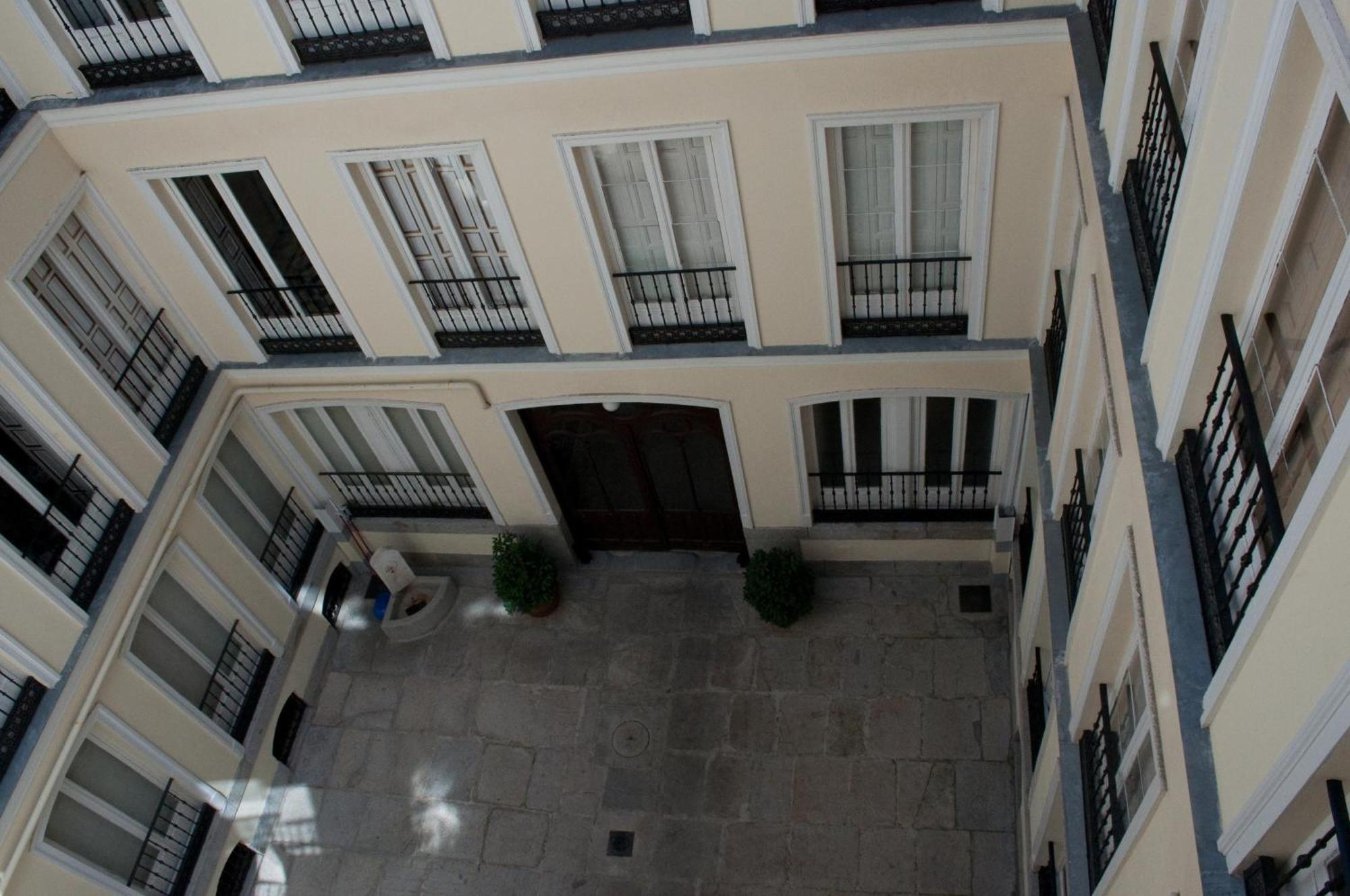 Hostal Yolanda Madrid Eksteriør billede